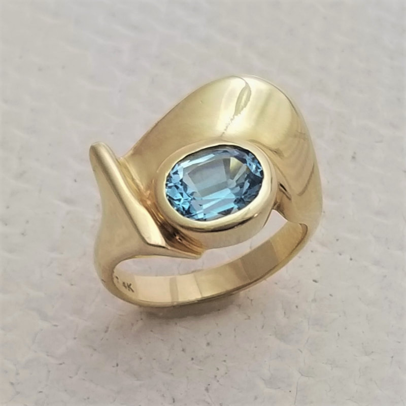 14 Karat Yellow Gold ring with an oval Aquamarine.