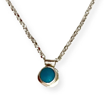 Sterling Silver solitaire Turquoise pendant on a chain.