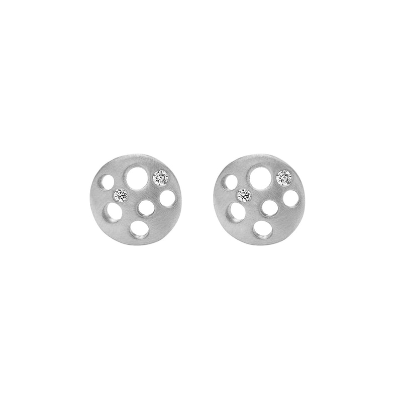 18 Karat White Gold round stud earrings with diamonds and open circles.