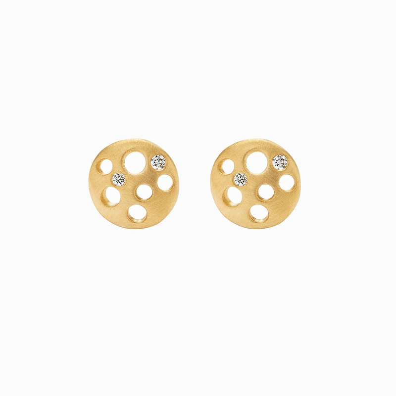 18 Karat Yellow Gold round stud earrings with diamonds and open circles.