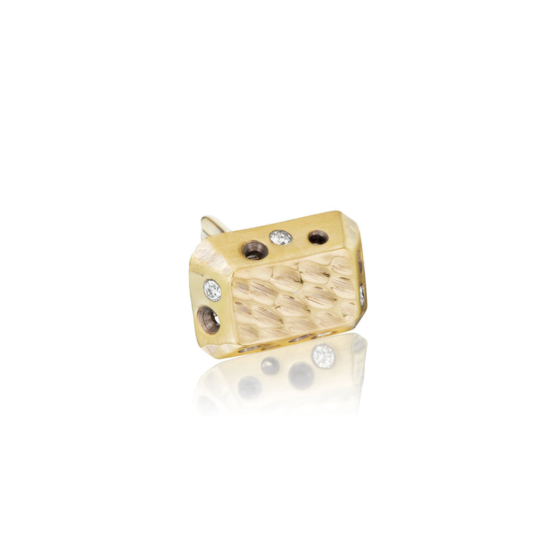 18 Karat Yellow Gold rectangular hammered pin with beveled edges that have diamonds and open circles.