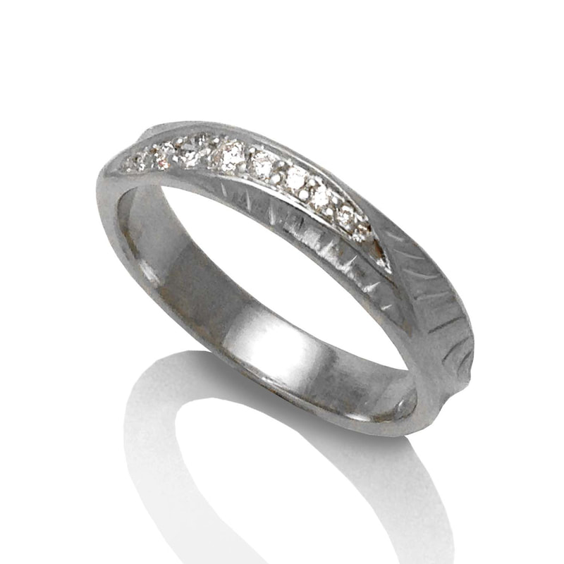 14 Karat White Gold 4mm Ring with inset diamonds on the top and a textured band.