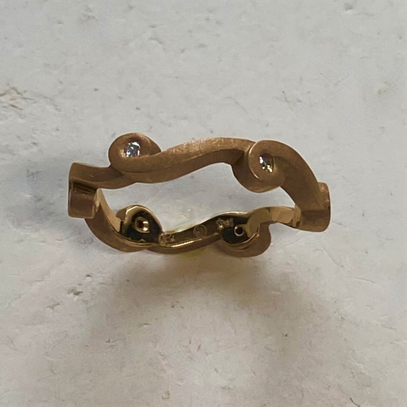 18 Karat Rose 3.5mm "Curly Q" Gold ring with Diamonds.