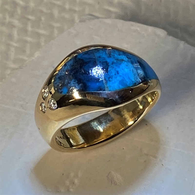14KY Kingman Turquoise Curved Inlay ring with Diamonds.