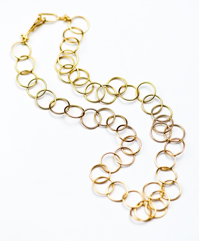 14 Karat Yellow Gold round open link necklace.